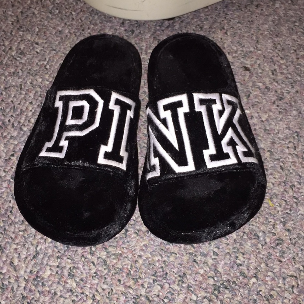 BLACK PINK VELVET SLIPPERS